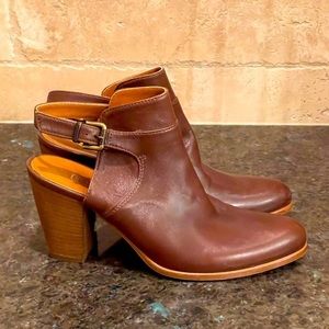 Nic Dean slingback ankle booties